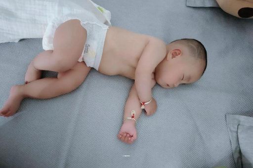 东方怀孕多久会显肚子